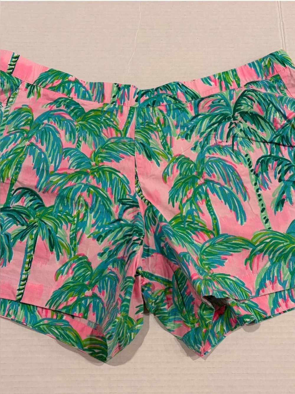 Lilly Pulitzer ocean view shorts. Size large. EUC